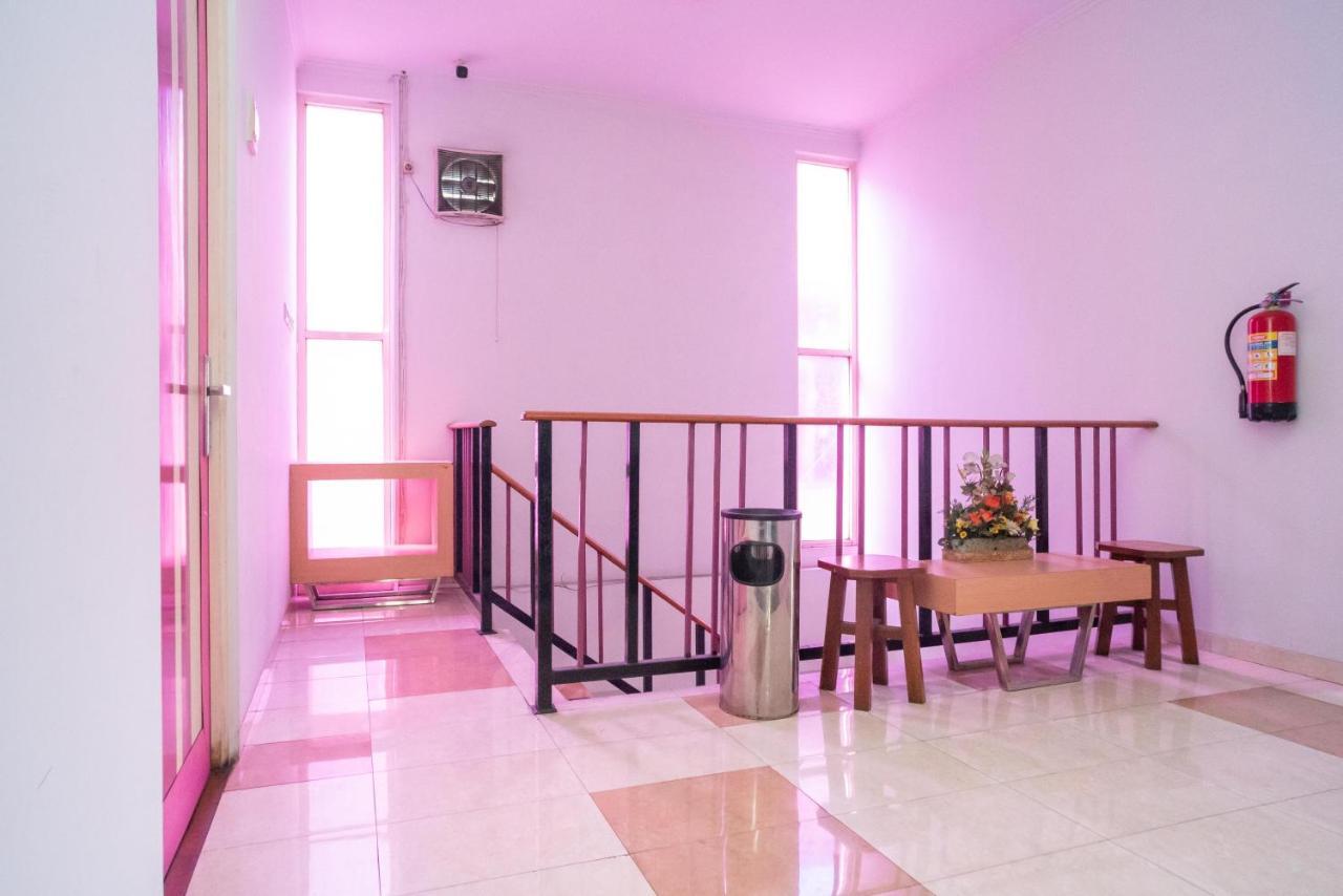 Urbanview Hotel Fiffa Kauman Malang Exteriér fotografie